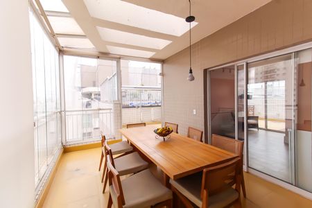 Apartamento à venda com 265m², 4 quartos e 3 vagas Apartamento à venda com 265m², 4 quartos e 3 vagasÁrea comum - Churrasqueira