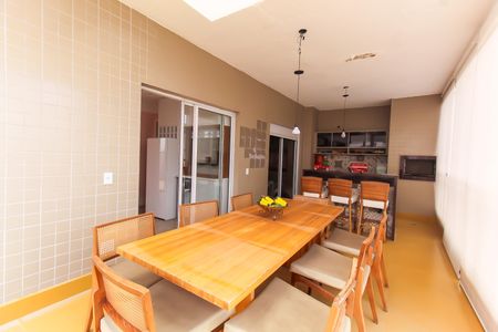 Apartamento à venda com 265m², 4 quartos e 3 vagas Apartamento à venda com 265m², 4 quartos e 3 vagasÁrea comum - Churrasqueira