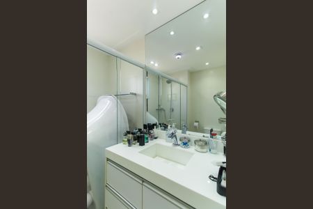 Apartamento à venda com 265m², 4 quartos e 3 vagas Apartamento à venda com 265m², 4 quartos e 3 vagasBanheiro da Suíte 2