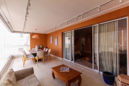 Apartamento à venda com 265m², 4 quartos e 3 vagas Apartamento à venda com 265m², 4 quartos e 3 vagasVaranda