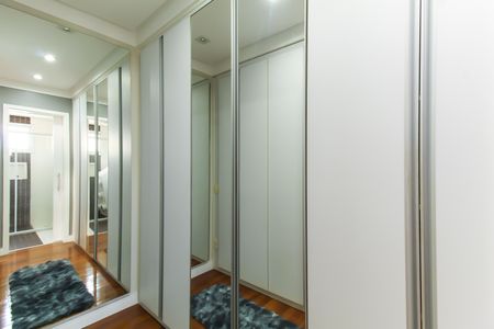 Apartamento à venda com 265m², 4 quartos e 3 vagas Apartamento à venda com 265m², 4 quartos e 3 vagasCloset da suíte 2