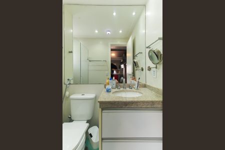 Apartamento à venda com 265m², 4 quartos e 3 vagas Apartamento à venda com 265m², 4 quartos e 3 vagasBanheiro da Suíte 2