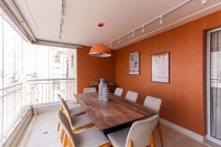 Apartamento à venda com 265m², 4 quartos e 3 vagas Apartamento à venda com 265m², 4 quartos e 3 vagasVaranda