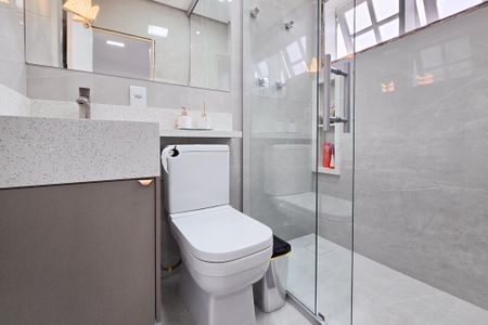 Casa à venda com 250m², 4 quartos e 2 vagas Casa à venda com 250m², 4 quartos e 2 vagasBanheiro - Suíte