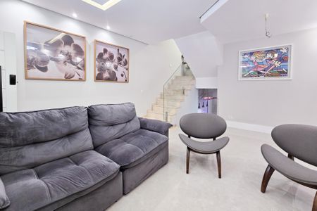 Casa à venda com 250m², 4 quartos e 2 vagas Casa à venda com 250m², 4 quartos e 2 vagasSala