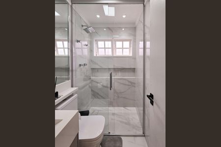 Casa à venda com 250m², 4 quartos e 2 vagas Casa à venda com 250m², 4 quartos e 2 vagasBanheiro Social