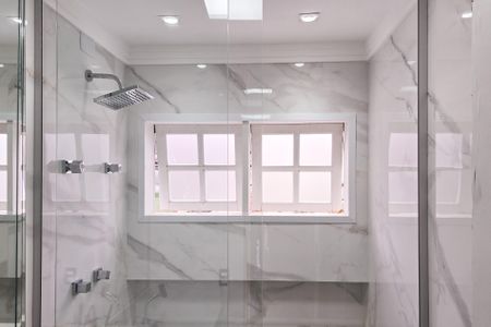 Casa à venda com 250m², 4 quartos e 2 vagas Casa à venda com 250m², 4 quartos e 2 vagasBanheiro Social