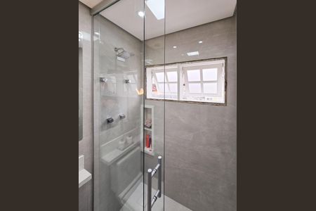 Casa à venda com 250m², 4 quartos e 2 vagas Casa à venda com 250m², 4 quartos e 2 vagasBanheiro Suíte 2