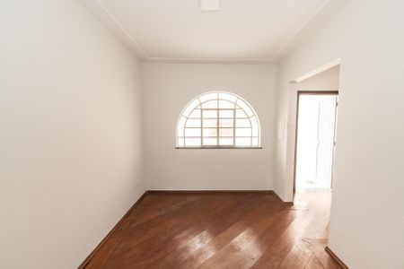 Casa para alugar com 150m², 3 quartos e 2 vagasSala