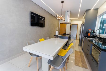 Apartamento à venda com 115m², 2 quartos e 2 vagas Apartamento à venda com 115m², 2 quartos e 2 vagasCozinha