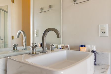 Apartamento à venda com 272m², 4 quartos e 3 vagasBanheiro da Suíte 1