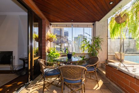 Apartamento à venda com 272m², 4 quartos e 3 vagasVaranda da Sala