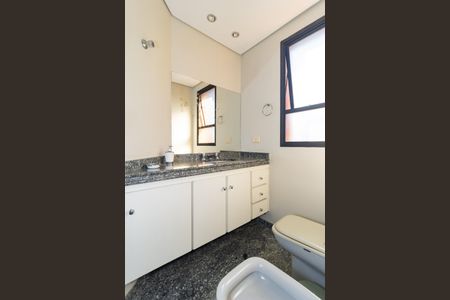 Apartamento à venda com 272m², 4 quartos e 3 vagasBanheiro da Suíte 2