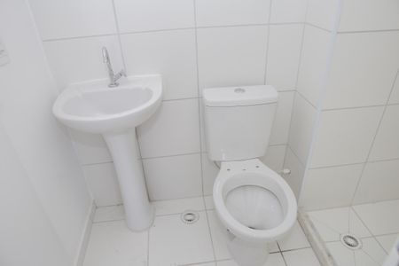 Apartamento à venda com 43m², 2 quartos e sem vaga Apartamento à venda com 43m², 2 quartos e sem vagaBanheiro Social