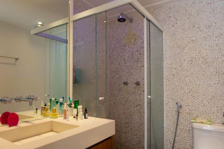 Apartamento à venda com 90m², 1 quarto e 2 vagasBanheiro da Suíte