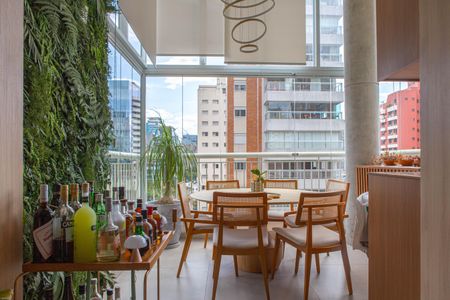 Apartamento à venda com 90m², 1 quarto e 2 vagasVaranda