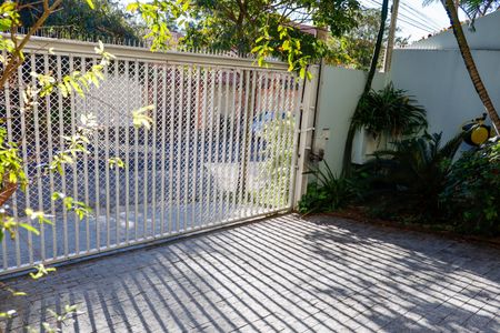 Casa à venda com 444m², 4 quartos e 4 vagas Casa à venda com 444m², 4 quartos e 4 vagasGaragem