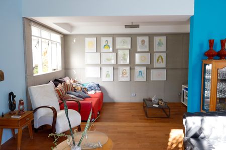 Casa à venda com 444m², 4 quartos e 4 vagas Casa à venda com 444m², 4 quartos e 4 vagasSala