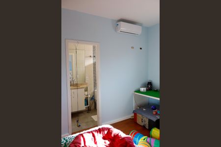 Casa à venda com 444m², 4 quartos e 4 vagas Casa à venda com 444m², 4 quartos e 4 vagasQuarto 1 - Suíte