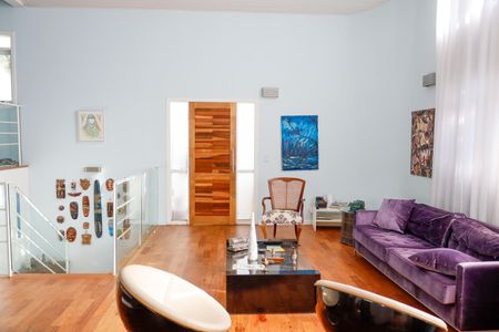 Casa à venda com 444m², 4 quartos e 4 vagas Casa à venda com 444m², 4 quartos e 4 vagasSala