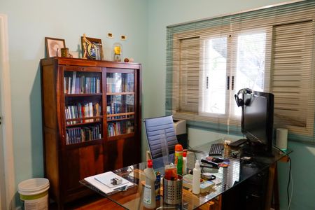 Casa à venda com 444m², 4 quartos e 4 vagas Casa à venda com 444m², 4 quartos e 4 vagasQuarto 2 - Suíte