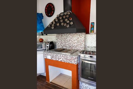 Casa à venda com 444m², 4 quartos e 4 vagas Casa à venda com 444m², 4 quartos e 4 vagasÁrea comum - Churrasqueira