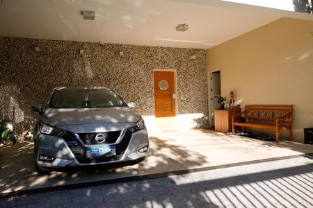 Casa à venda com 444m², 4 quartos e 4 vagas Casa à venda com 444m², 4 quartos e 4 vagasGaragem