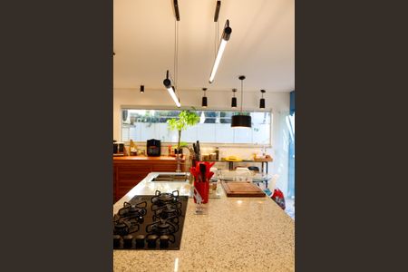 Casa à venda com 444m², 4 quartos e 4 vagas Casa à venda com 444m², 4 quartos e 4 vagasCozinha