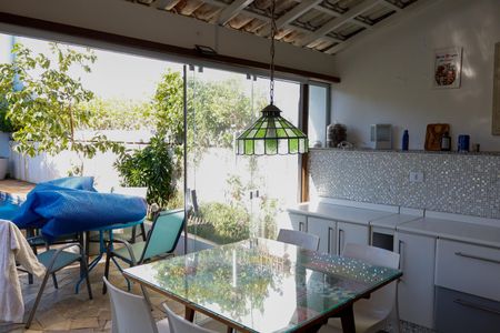 Casa à venda com 444m², 4 quartos e 4 vagas Casa à venda com 444m², 4 quartos e 4 vagasÁrea comum - Churrasqueira