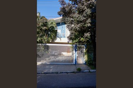 Casa à venda com 444m², 4 quartos e 4 vagas Casa à venda com 444m², 4 quartos e 4 vagasFachada