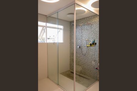 Casa à venda com 444m², 4 quartos e 4 vagas Casa à venda com 444m², 4 quartos e 4 vagasBanheiro da Suíte 4