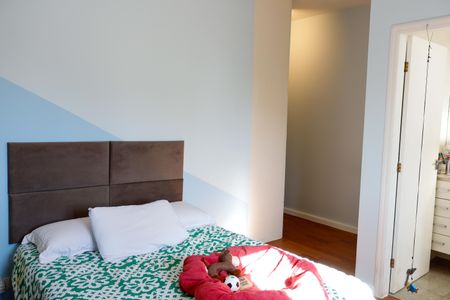 Casa à venda com 444m², 4 quartos e 4 vagas Casa à venda com 444m², 4 quartos e 4 vagasQuarto 1 - Suíte