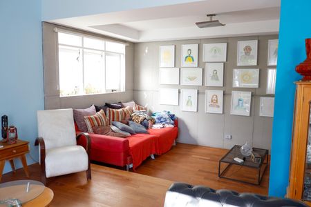 Casa à venda com 444m², 4 quartos e 4 vagas Casa à venda com 444m², 4 quartos e 4 vagasSala