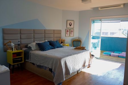 Casa à venda com 444m², 4 quartos e 4 vagas Casa à venda com 444m², 4 quartos e 4 vagasQuarto 4 - Suíte