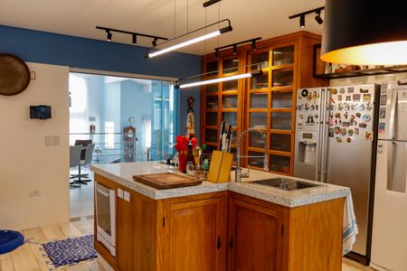 Casa à venda com 444m², 4 quartos e 4 vagas Casa à venda com 444m², 4 quartos e 4 vagasCozinha