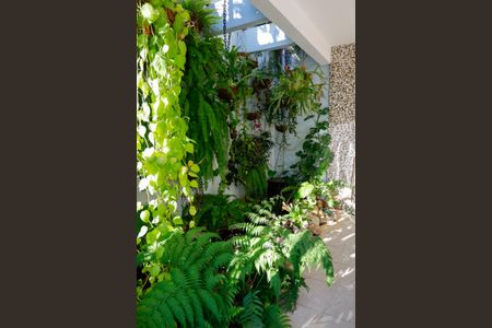 Casa à venda com 444m², 4 quartos e 4 vagas Casa à venda com 444m², 4 quartos e 4 vagasÁrea comum