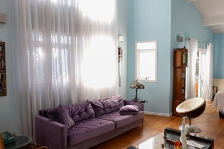 Casa à venda com 444m², 4 quartos e 4 vagas Casa à venda com 444m², 4 quartos e 4 vagasSala