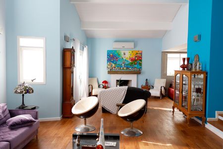 Casa à venda com 444m², 4 quartos e 4 vagas Casa à venda com 444m², 4 quartos e 4 vagasSala