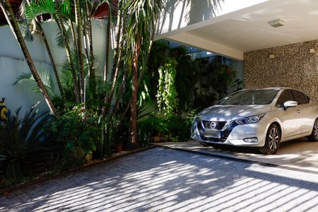 Casa à venda com 444m², 4 quartos e 4 vagas Casa à venda com 444m², 4 quartos e 4 vagasGaragem