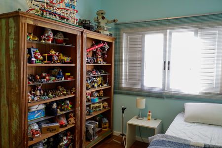 Casa à venda com 444m², 4 quartos e 4 vagas Casa à venda com 444m², 4 quartos e 4 vagasQuarto 3 - Suíte