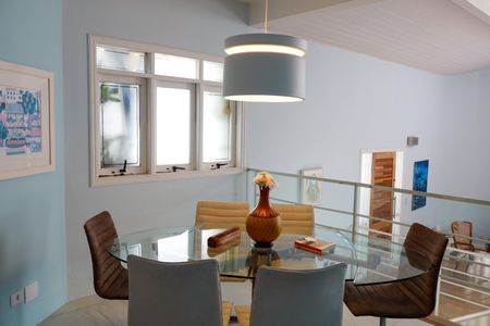 Casa à venda com 444m², 4 quartos e 4 vagas Casa à venda com 444m², 4 quartos e 4 vagasSala