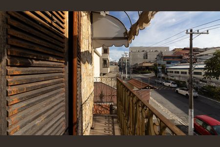 Casa à venda com 209m², 4 quartos e 3 vagas Casa à venda com 209m², 4 quartos e 3 vagasSacada Quarto 1