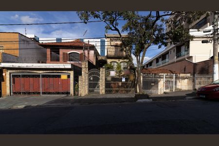 Casa à venda com 209m², 4 quartos e 3 vagas Casa à venda com 209m², 4 quartos e 3 vagasFachada