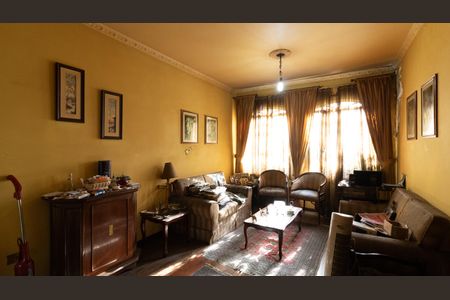 Casa à venda com 209m², 4 quartos e 3 vagas Casa à venda com 209m², 4 quartos e 3 vagasSala