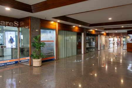 Apartamento à venda com 50m², 1 quarto e 1 vagaLojas dentro do Edifício