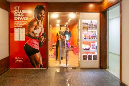 Apartamento à venda com 50m², 1 quarto e 1 vagaLojas dentro do Edifício