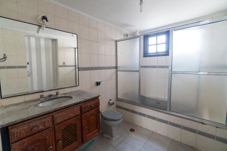 Casa à venda com 250m², 4 quartos e 2 vagasBanheiro da Suíte