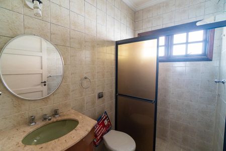 Casa à venda com 250m², 4 quartos e 2 vagasBanheiro 2