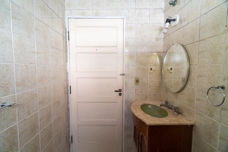 Casa à venda com 250m², 4 quartos e 2 vagasBanheiro 2