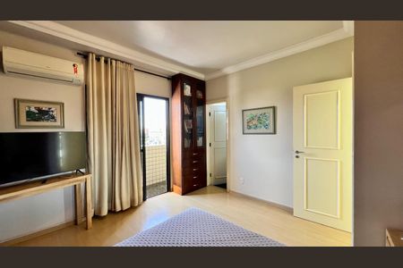 Apartamento à venda com 292m², 4 quartos e 4 vagasQuarto 2